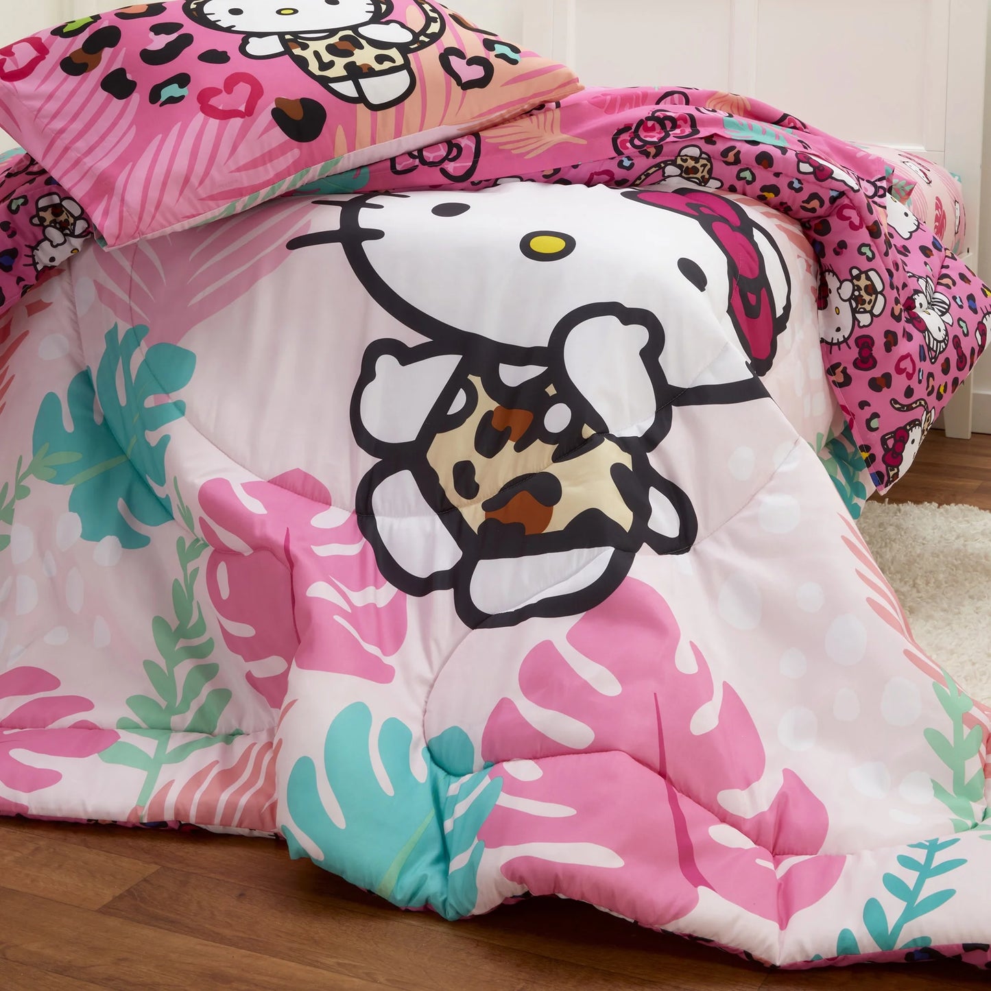 2-Piece Reversible Comforter Set for Twin/Full Beds, Pink, Sanrio