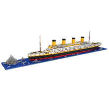 Titanic Building Block Set – Detailed Ocean Scene Model